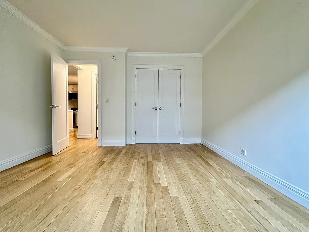West 96th Street - Photo 7