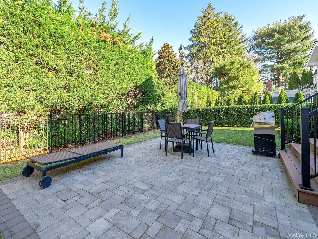 27 Pine Street - Photo 40