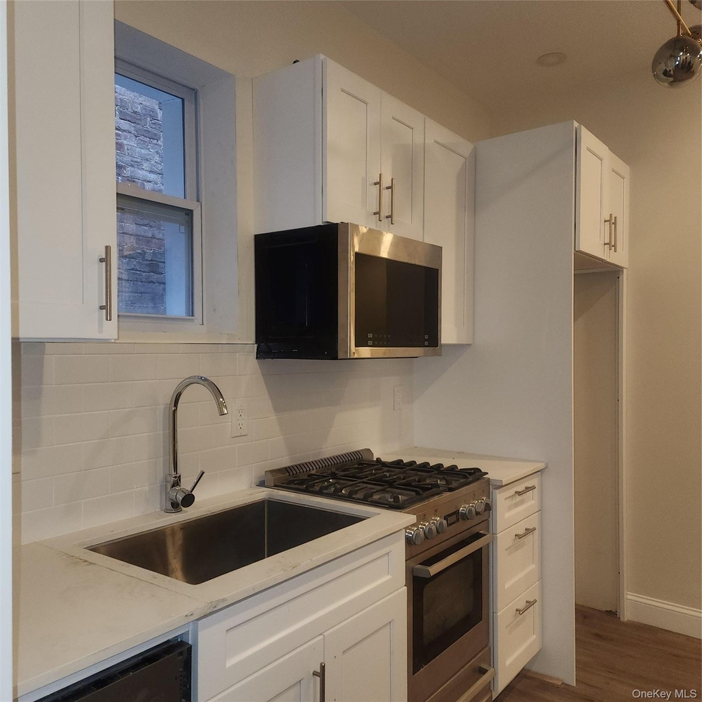 93 Elliott Avenue - Photo 0