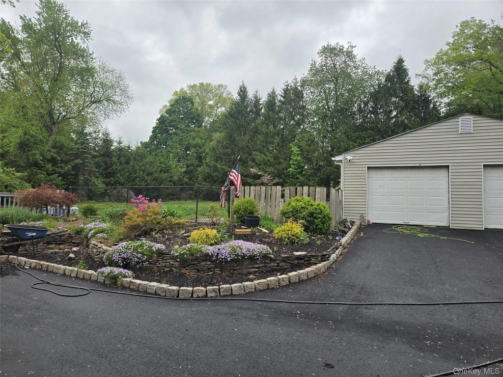 781 Western Highway - Photo 2