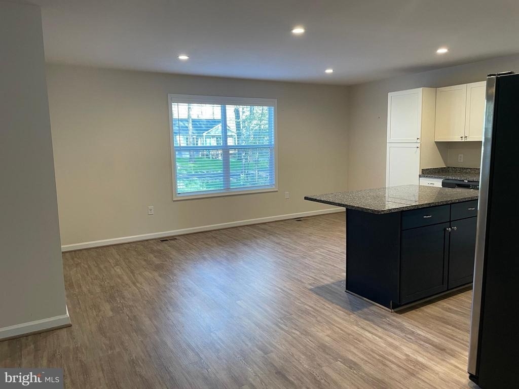 395 Shorewood Dr - Photo 8