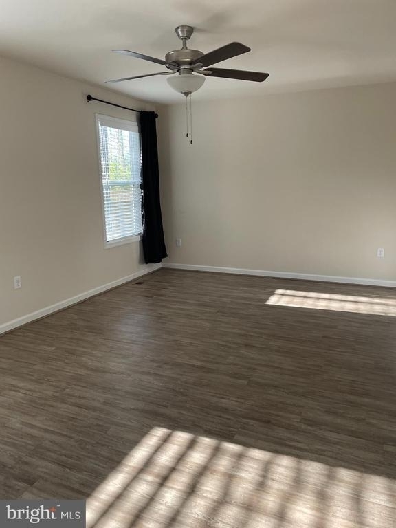 395 Shorewood Dr - Photo 5