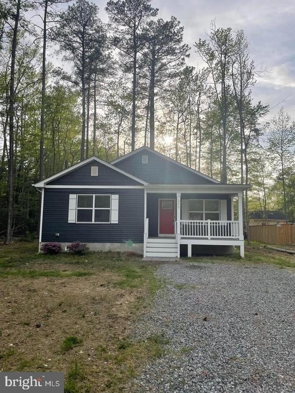 395 Shorewood Dr - Photo 0