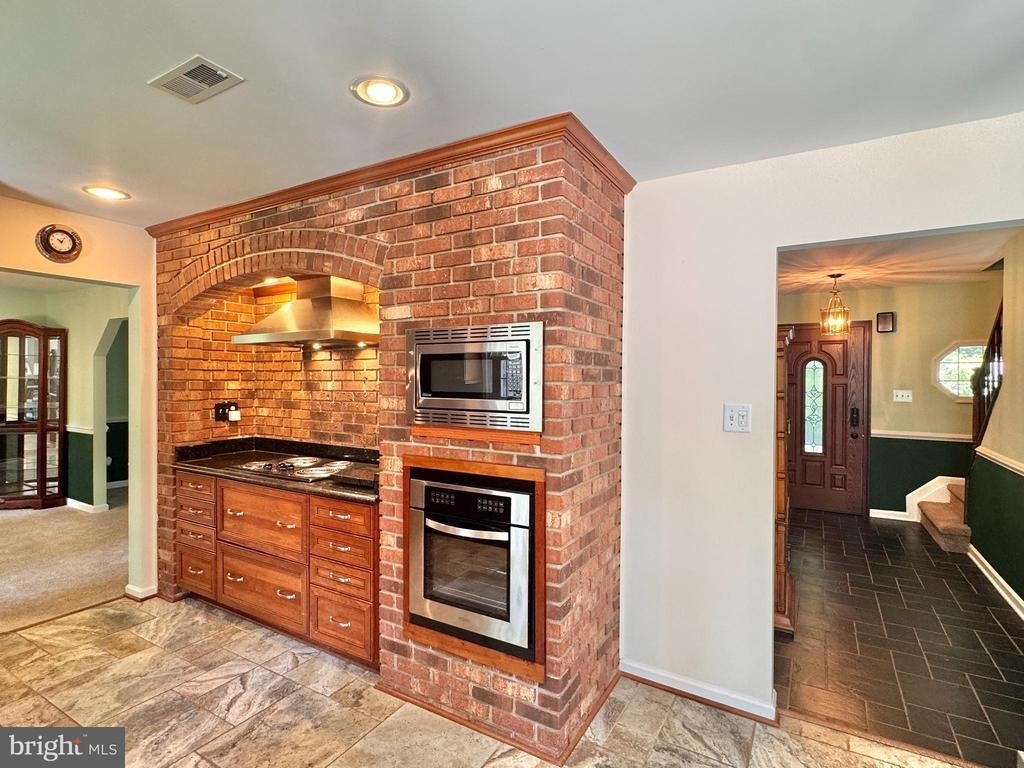 2026 Admiral Drive - Photo 3