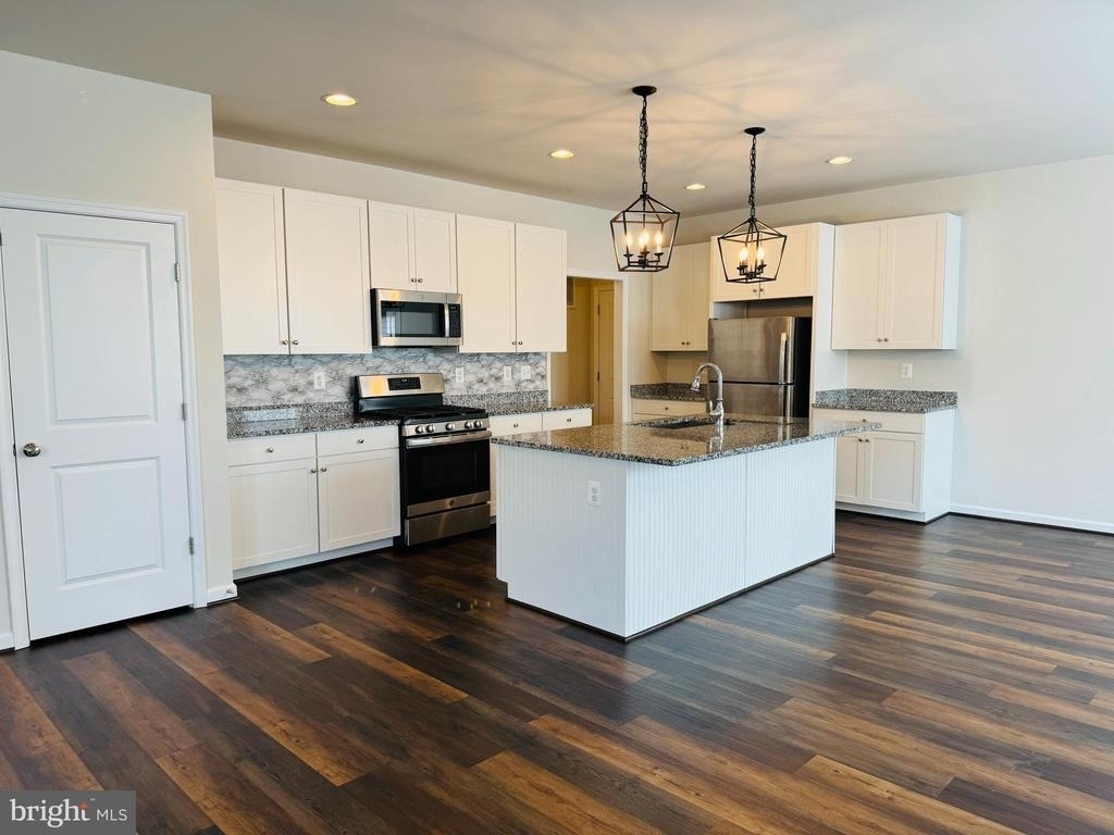 454 Coastal Avenue - Photo 4