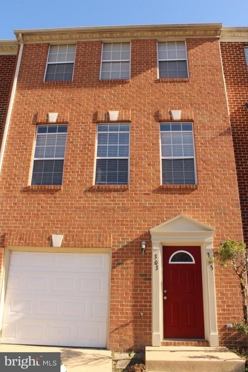 303 Dundee Place - Photo 0