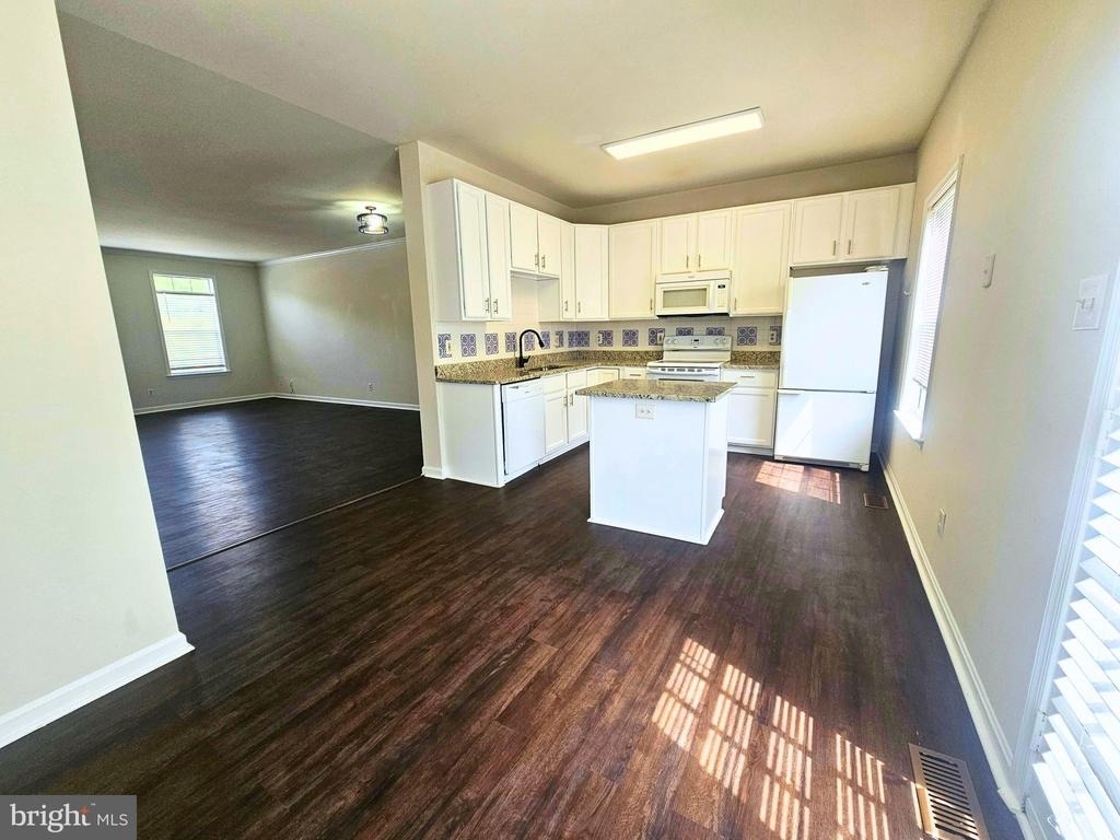 303 Dundee Place - Photo 5