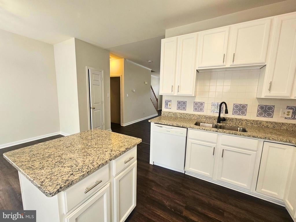 303 Dundee Place - Photo 7