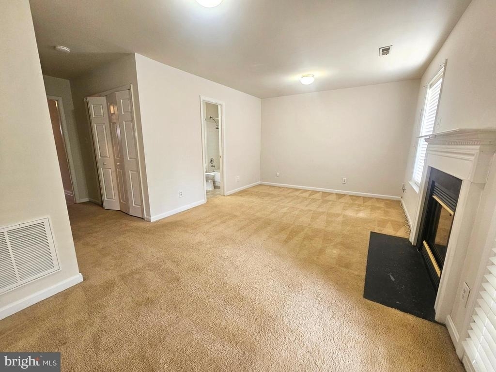 303 Dundee Place - Photo 2