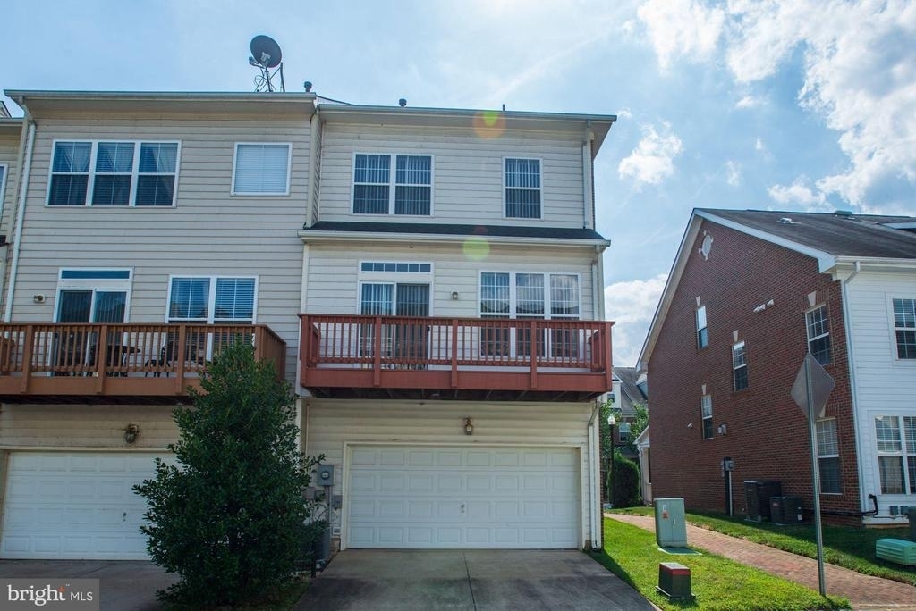 750 Monument Avenue - Photo 2