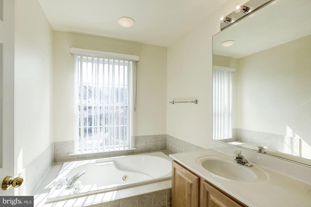 750 Monument Avenue - Photo 30