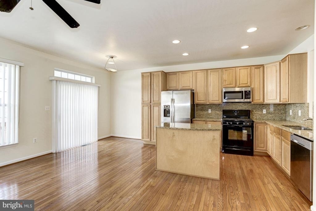 750 Monument Avenue - Photo 15