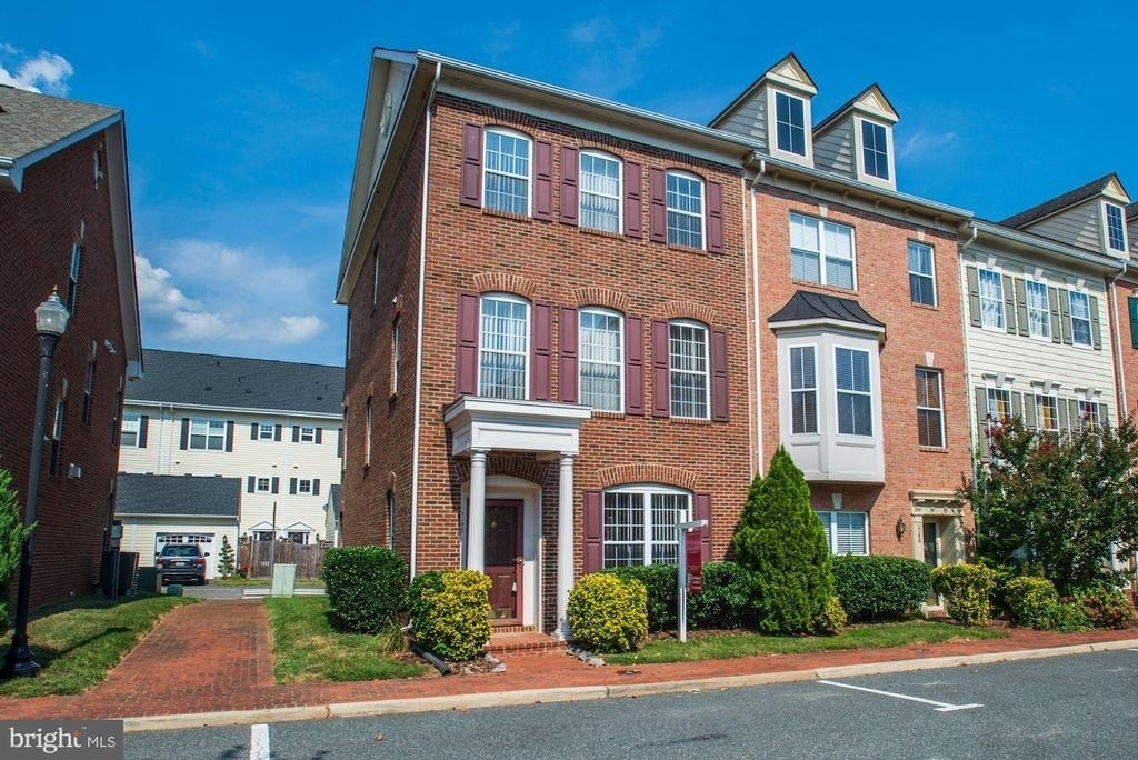 750 Monument Avenue - Photo 1