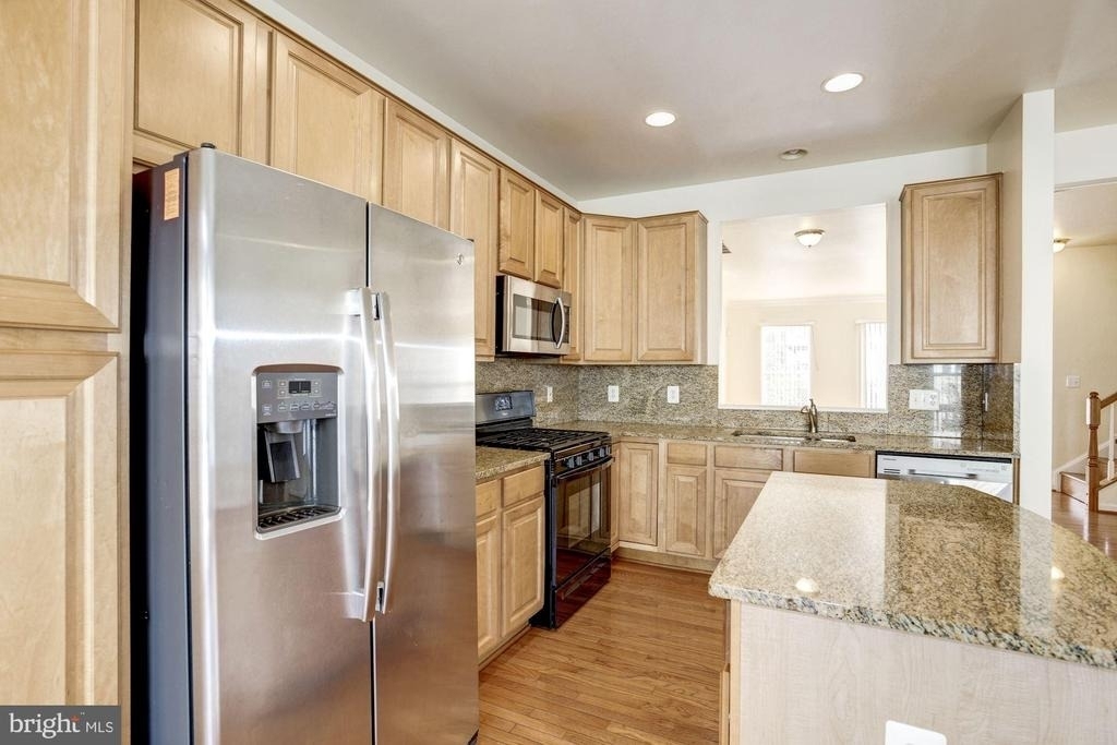 750 Monument Avenue - Photo 16