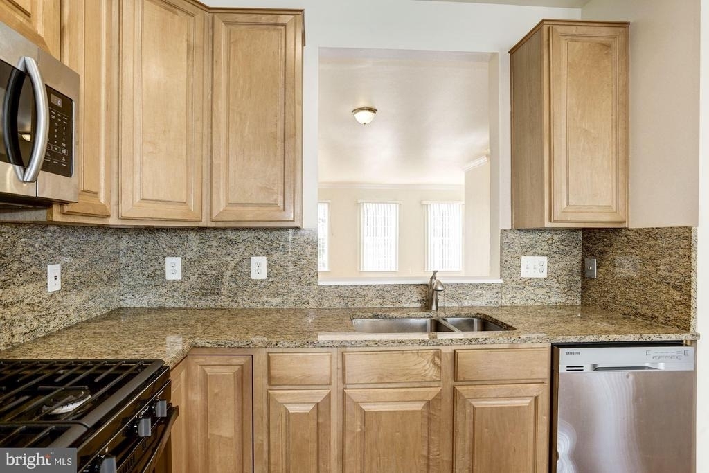 750 Monument Avenue - Photo 17