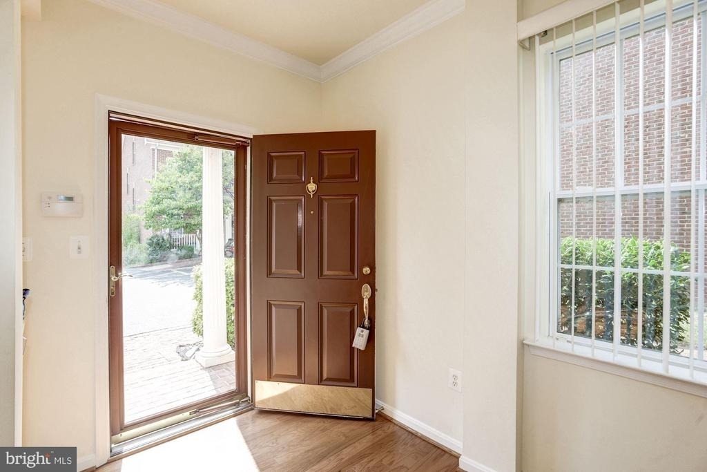 750 Monument Avenue - Photo 3