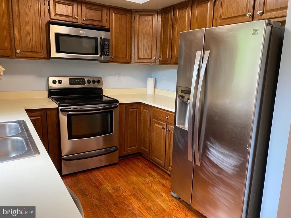 9621 Bainbridge Court - Photo 10