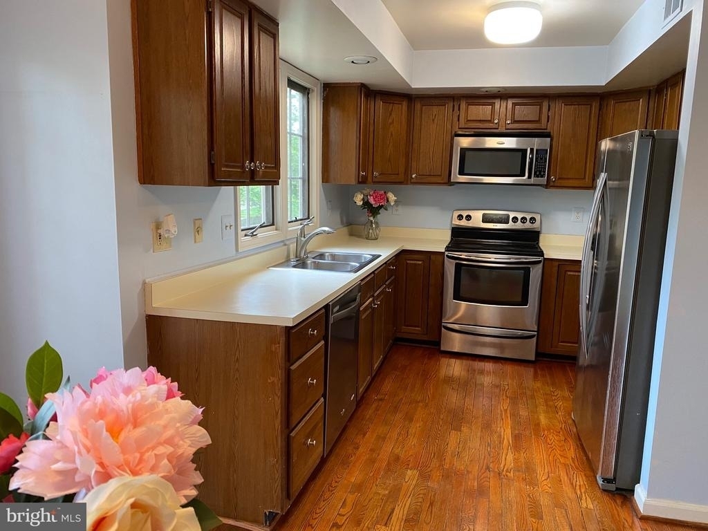 9621 Bainbridge Court - Photo 11