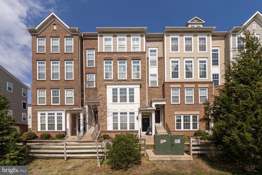 43491 Town Gate Square - Photo 1