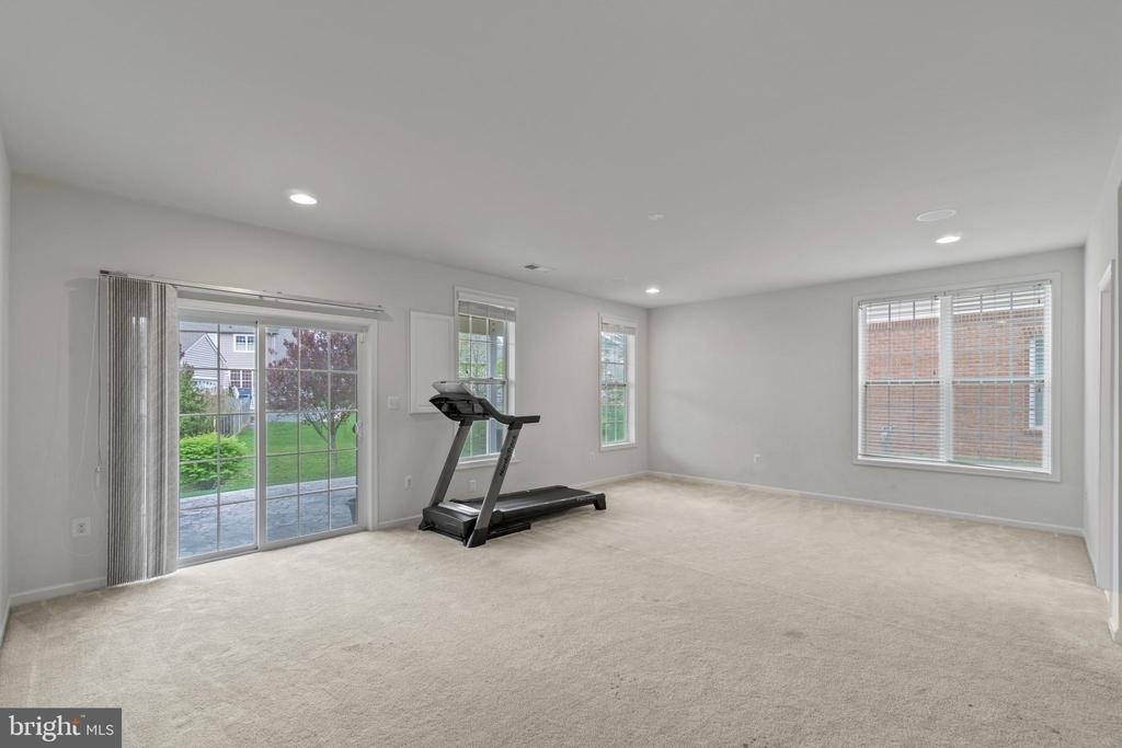 23265 Hanworth Street - Photo 18