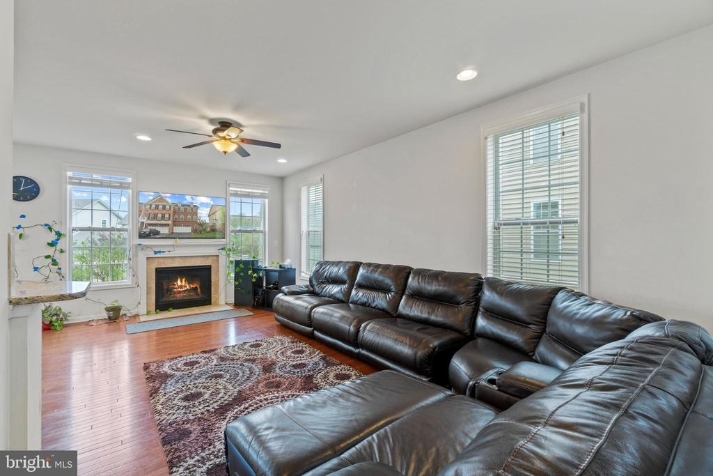 23265 Hanworth Street - Photo 7