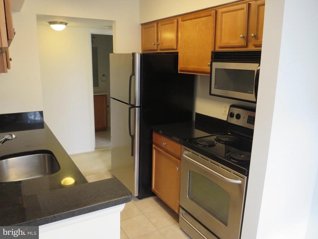 1712 Abercromby Court - Photo 1