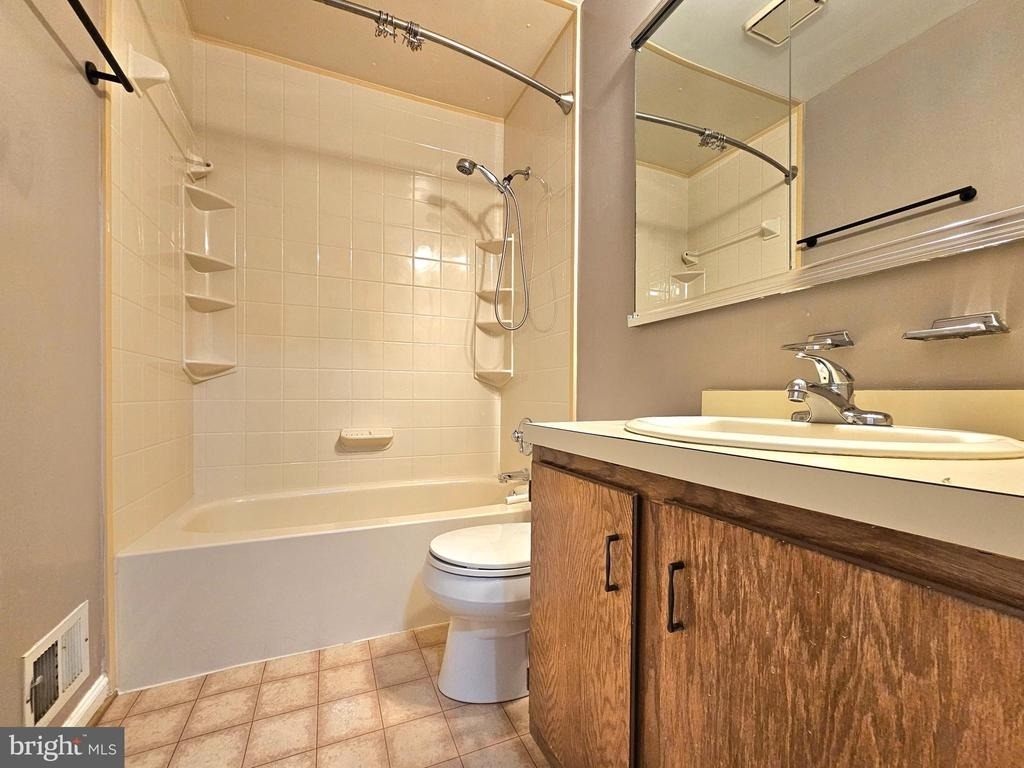 8561 Southlawn Court - Photo 13