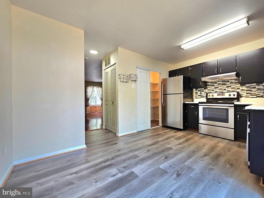 8561 Southlawn Court - Photo 4