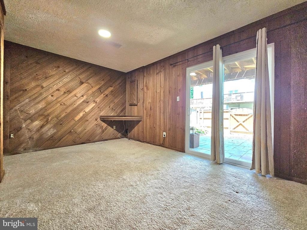 8561 Southlawn Court - Photo 22