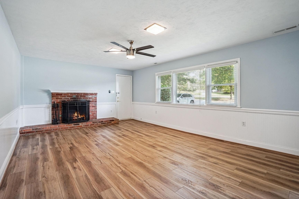 1100 Maple Avenue E - Photo 4
