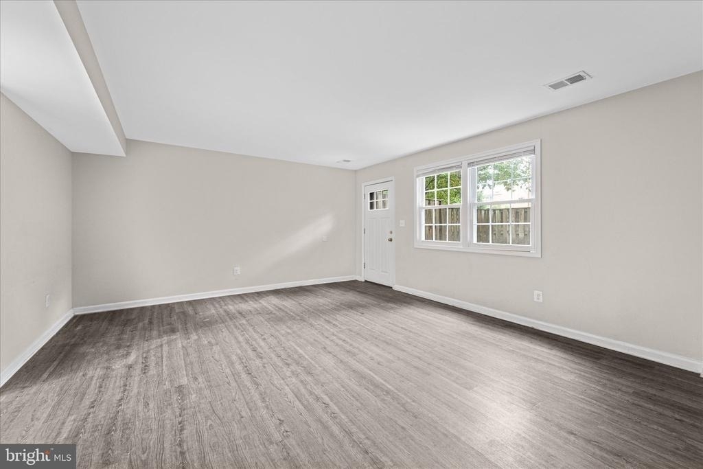 3885 Chain Bridge Road - Photo 32