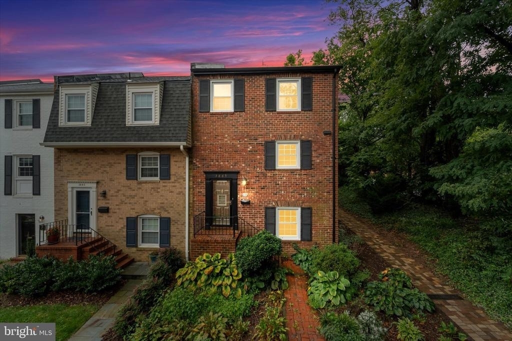 3885 Chain Bridge Road - Photo 2