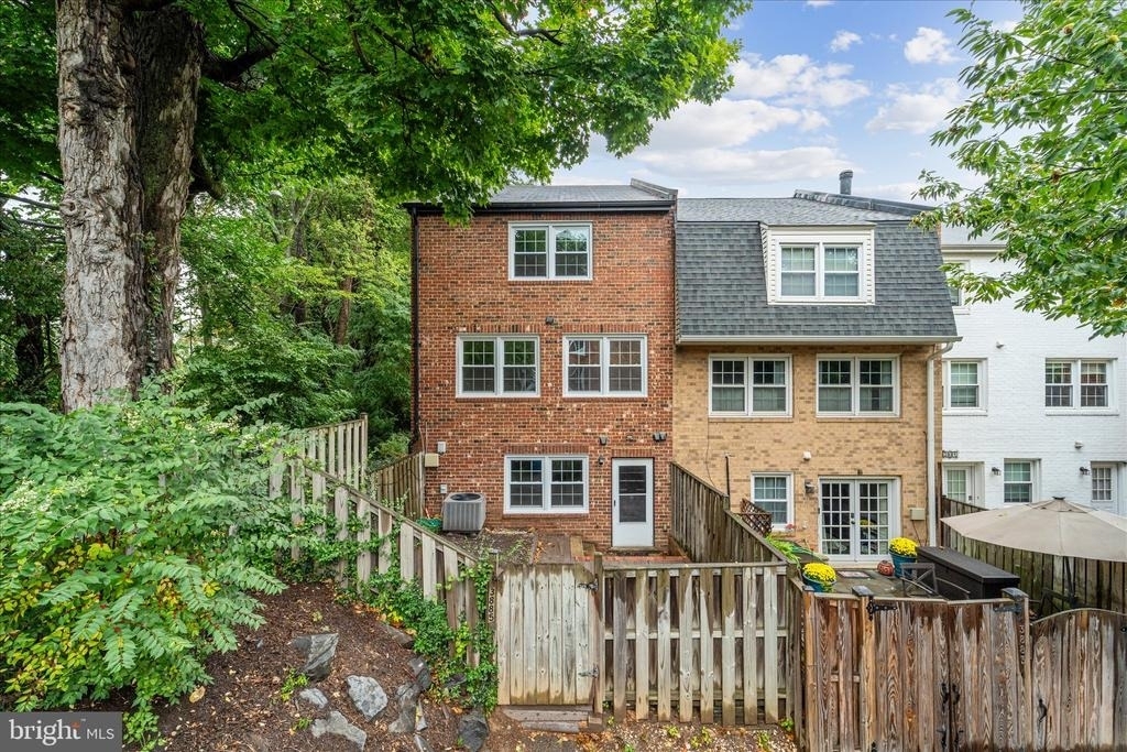 3885 Chain Bridge Road - Photo 42
