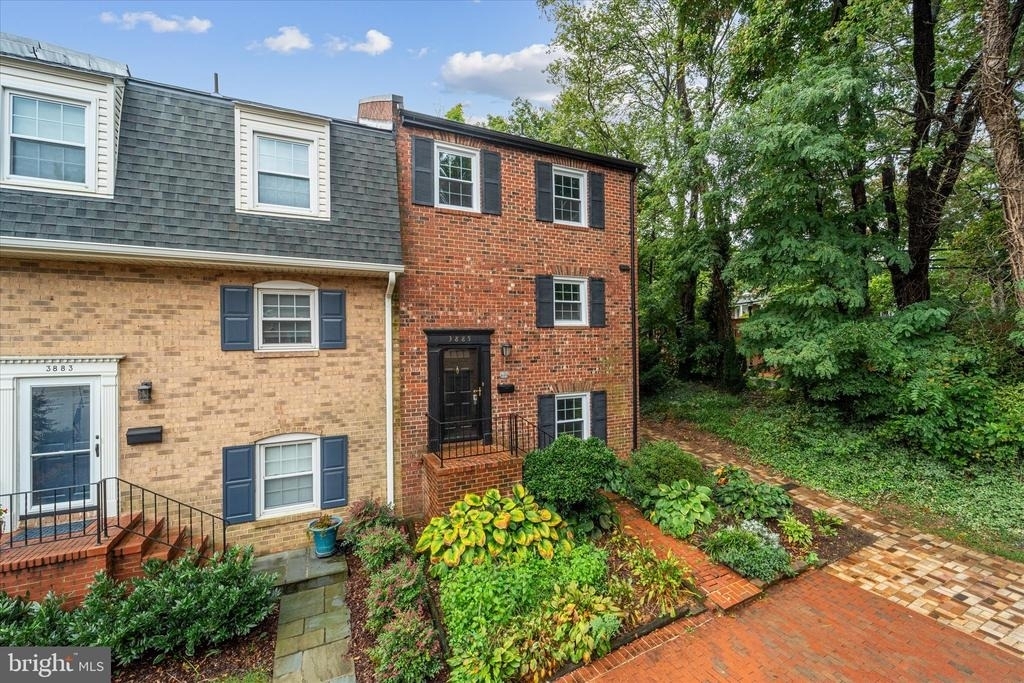 3885 Chain Bridge Road - Photo 3