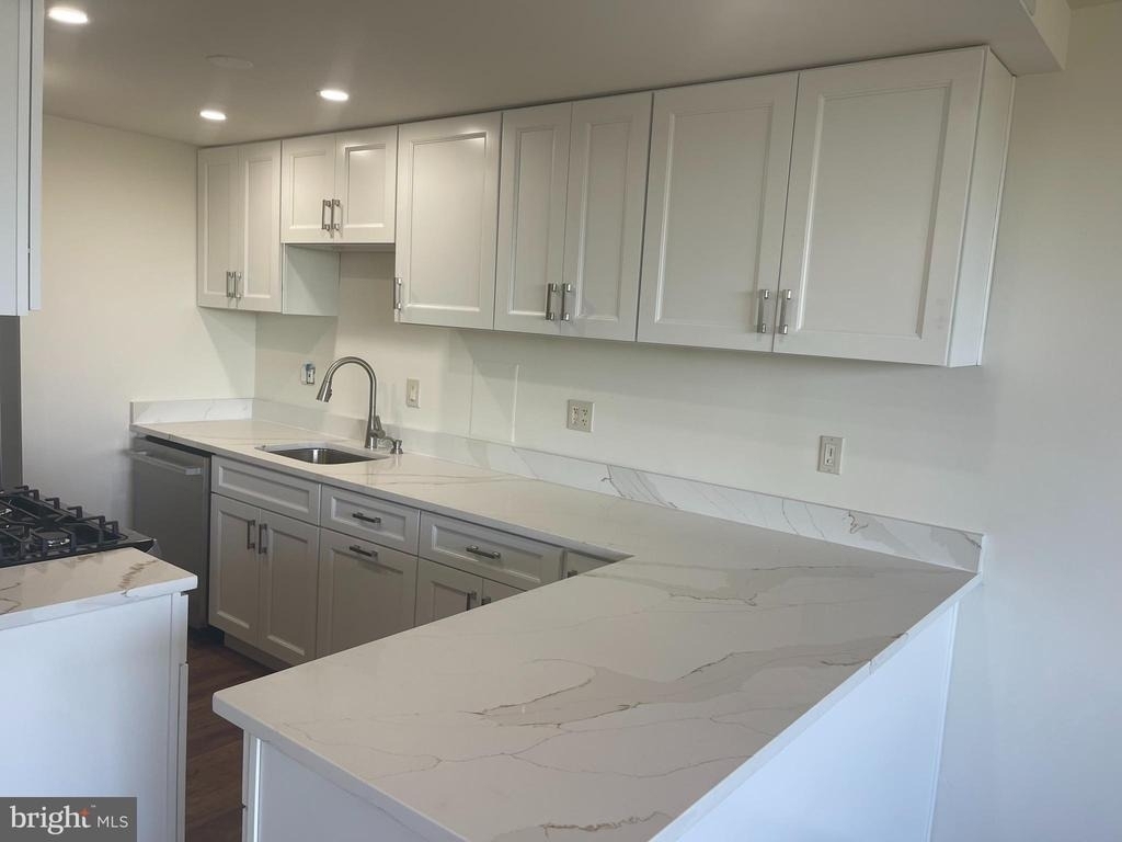 4600 Duke Street - Photo 2