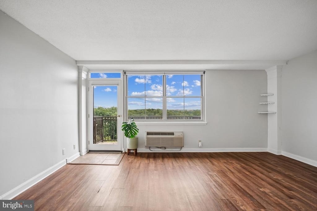 2030 N Adams Street - Photo 5