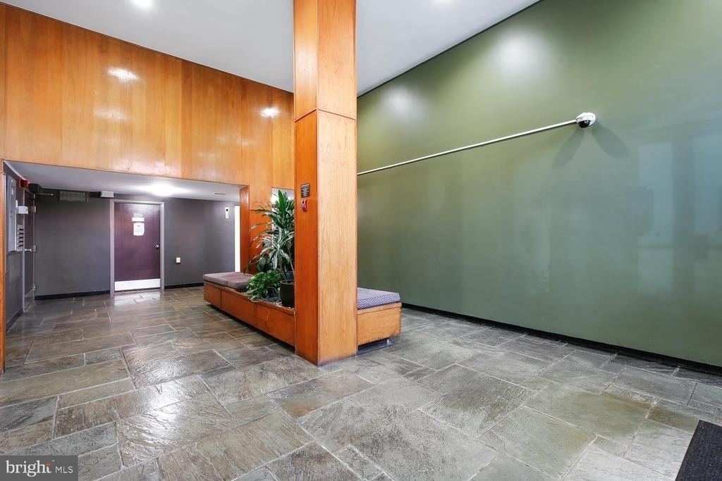 2030 N Adams Street - Photo 2