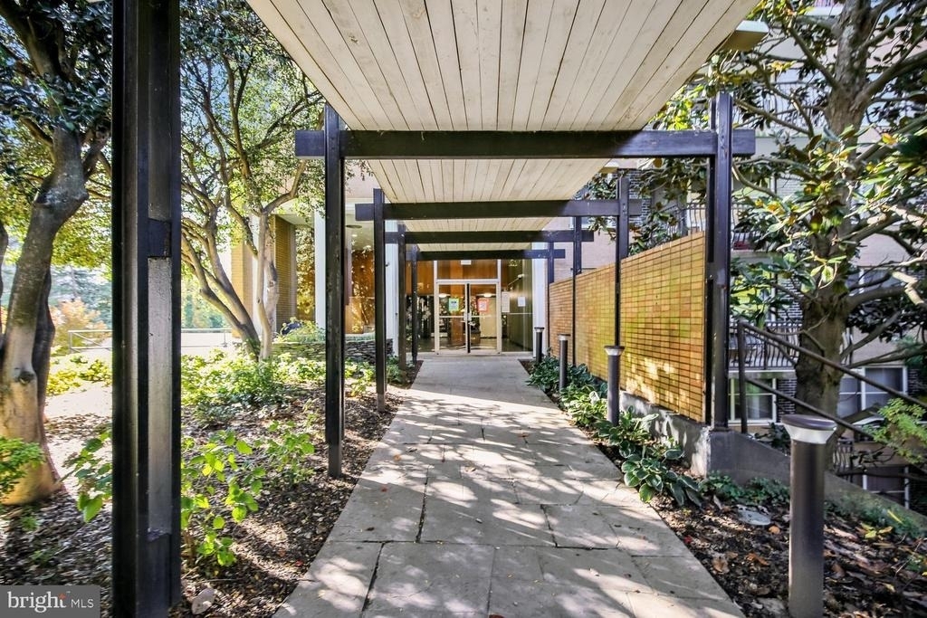 2030 N Adams Street - Photo 1
