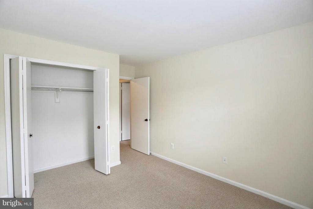 2215 N Somerset Street - Photo 15