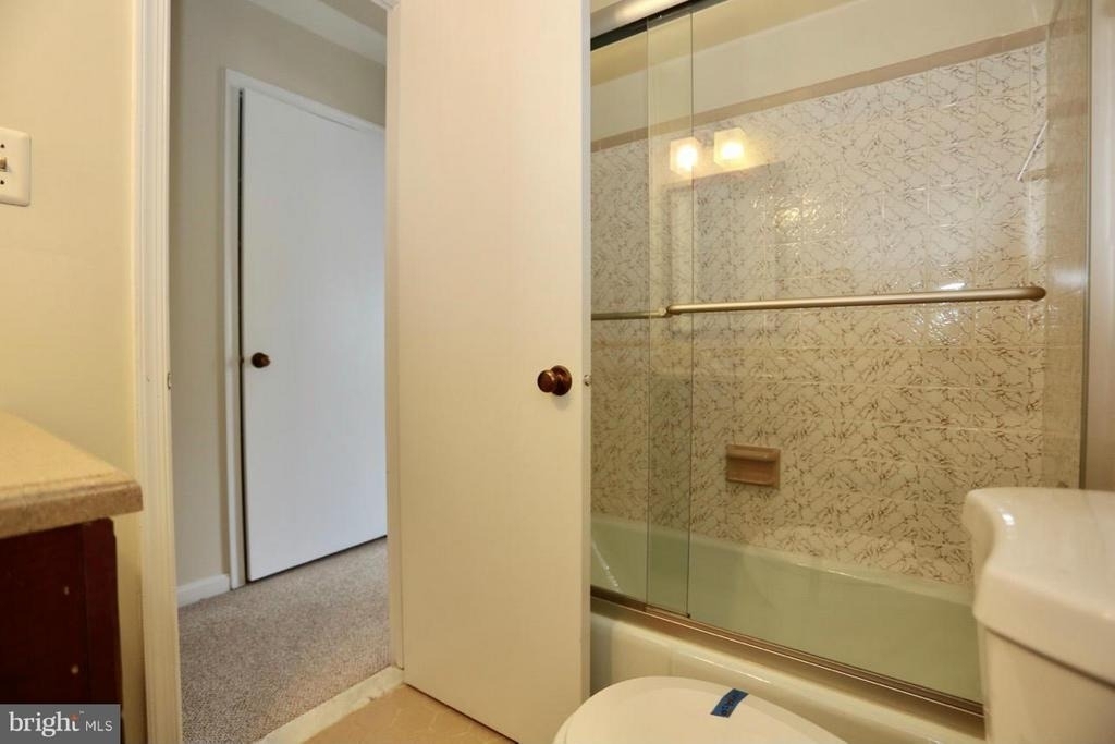 2215 N Somerset Street - Photo 19
