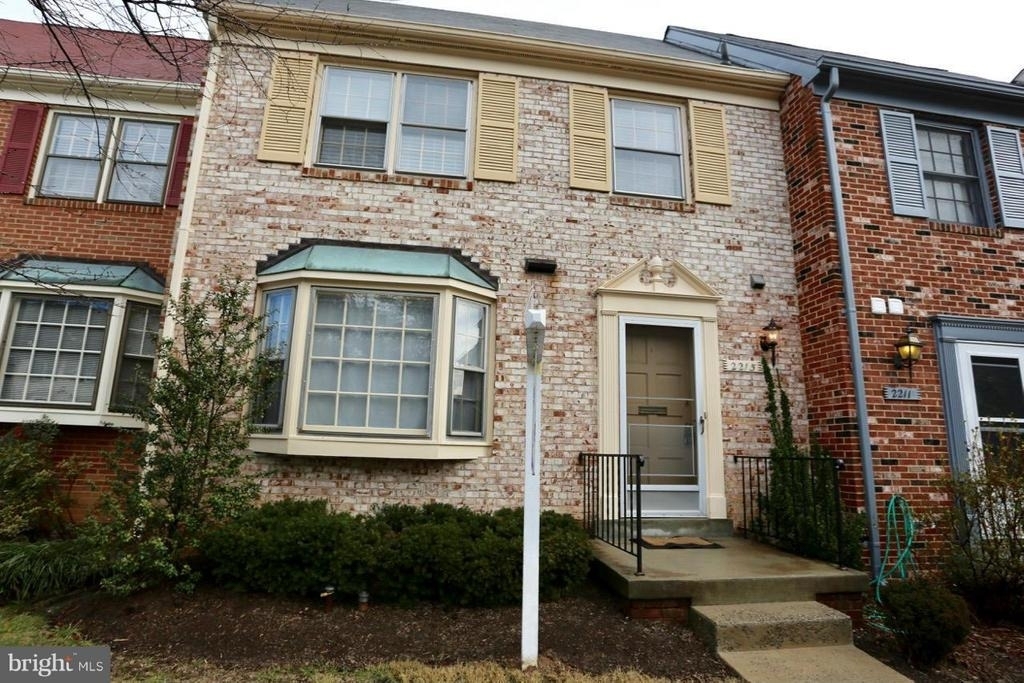 2215 N Somerset Street - Photo 0