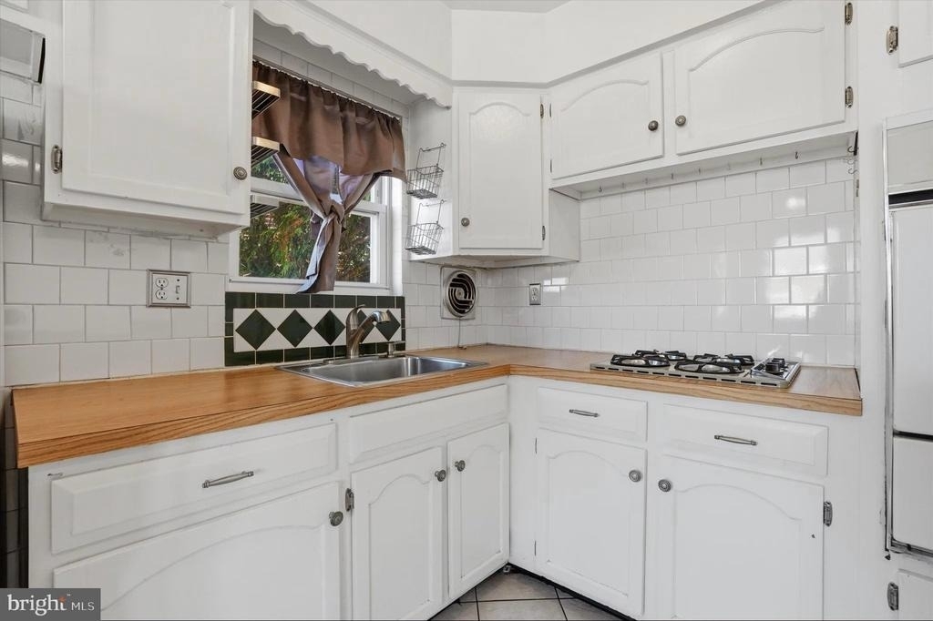 4210 Lyman Drive - Photo 3