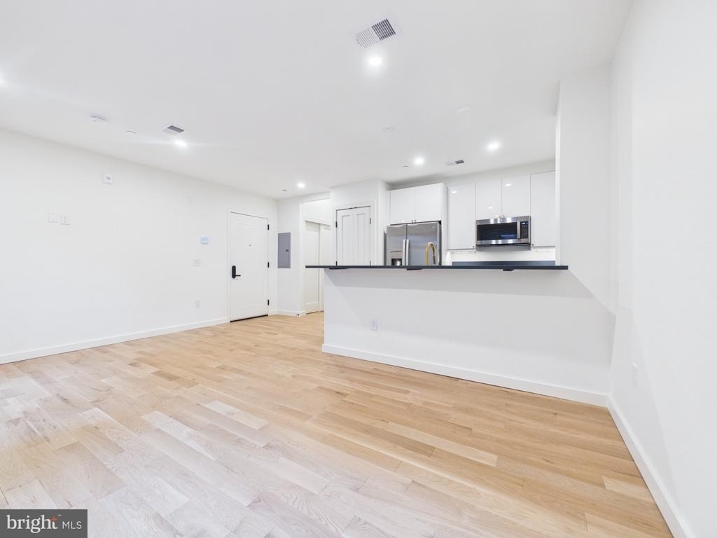 1128 Walnut Street - Photo 3