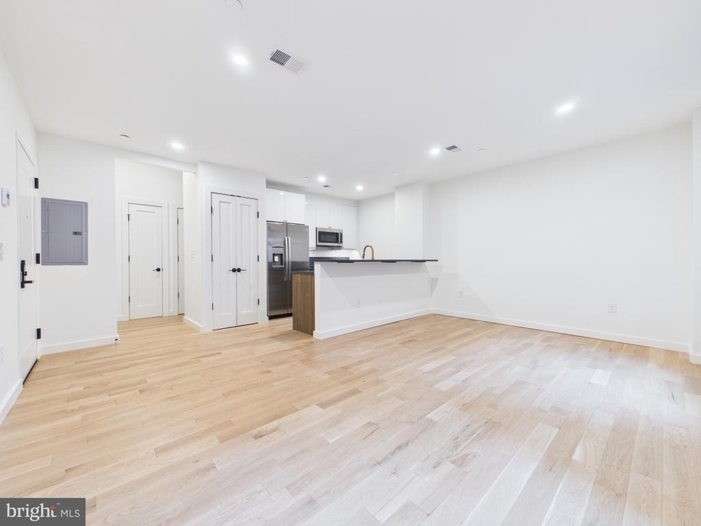 1128 Walnut Street - Photo 0