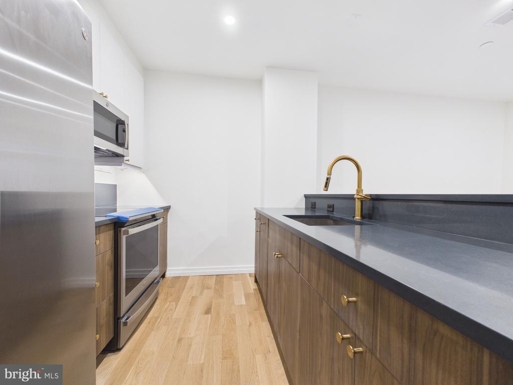 1128 Walnut Street - Photo 4