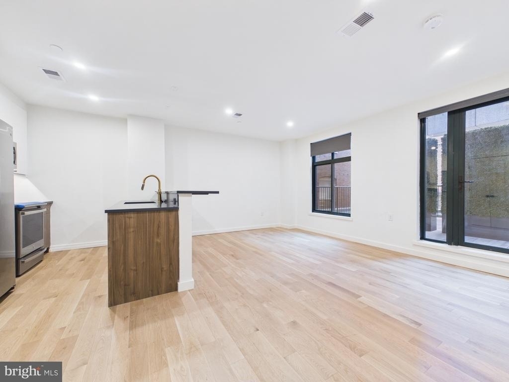 1128 Walnut Street - Photo 1