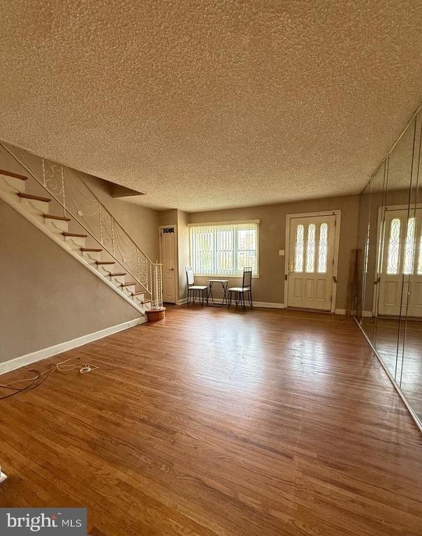 4240 Sheffield Avenue - Photo 3