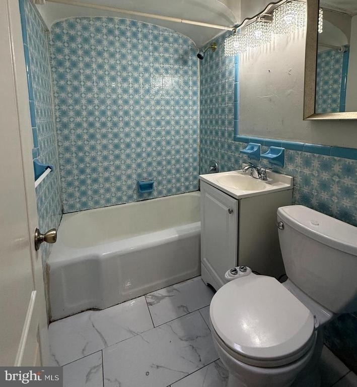 4240 Sheffield Avenue - Photo 8