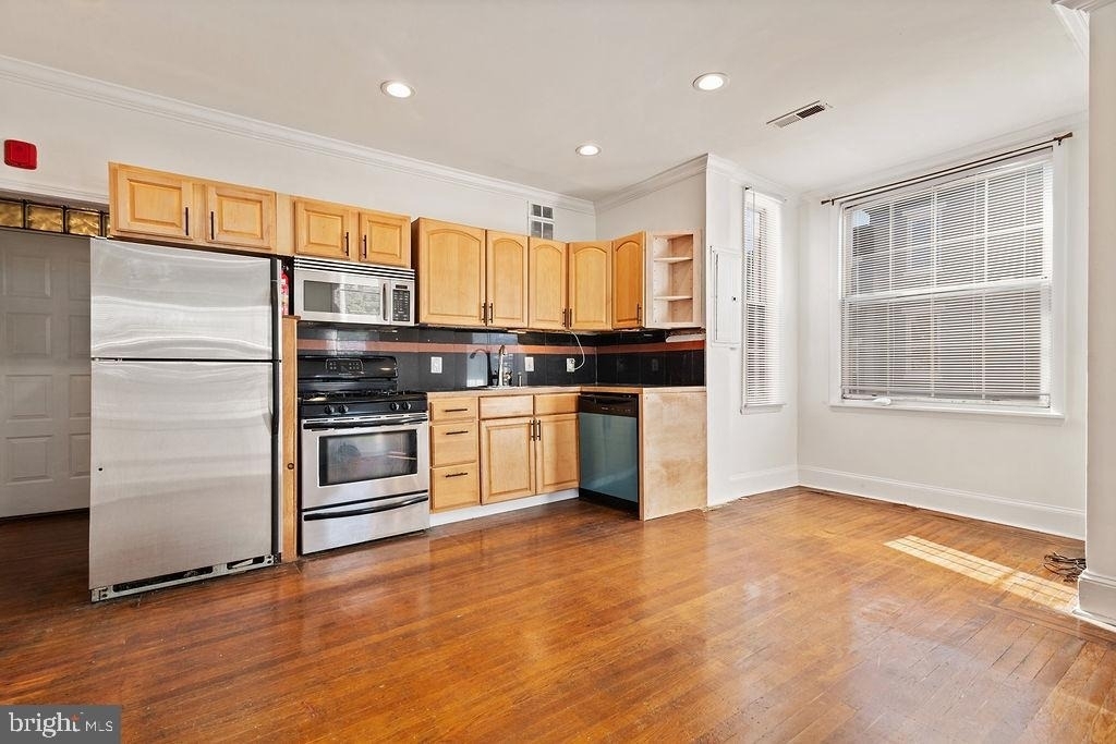2738 Poplar Street - Photo 1