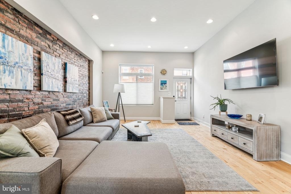 1930 Wharton Street - Photo 2